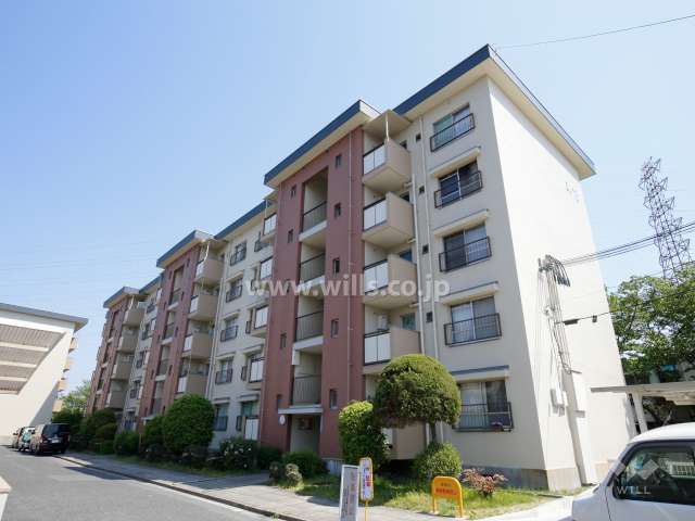 茨木安威団地A-13棟の外観（北西側から）