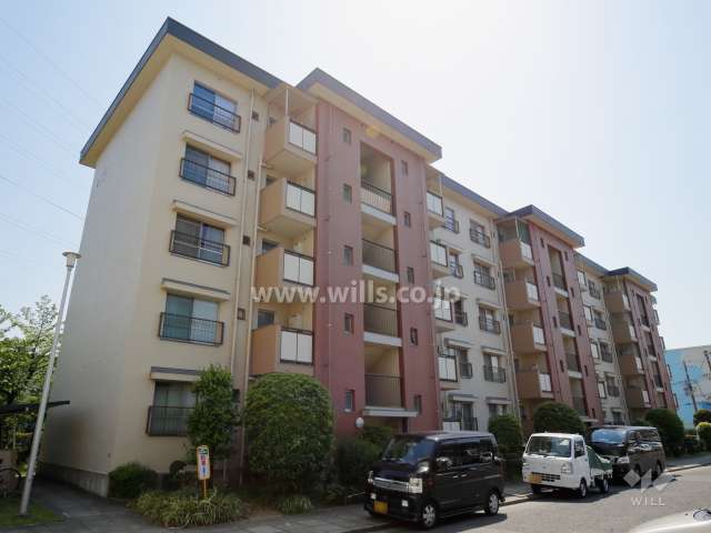 茨木安威団地A-13棟の外観（北東側から）