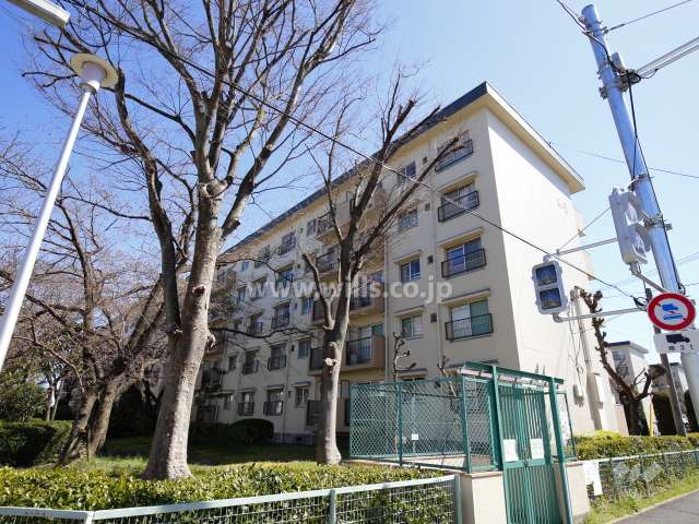 茨木安威団地A-5棟の外観（北西側から）