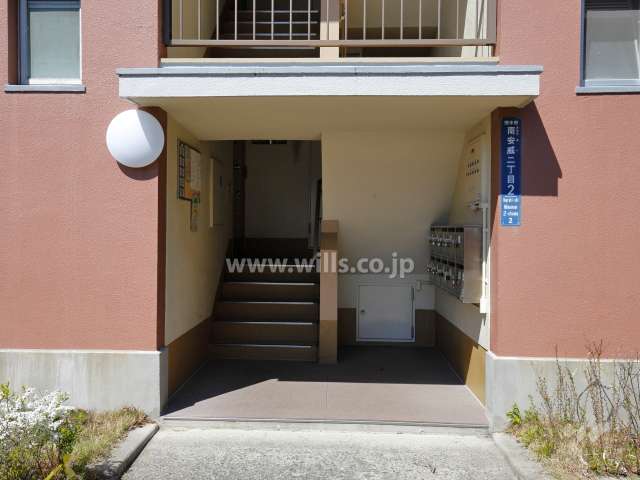 住戸出入り口（共用ポスト）