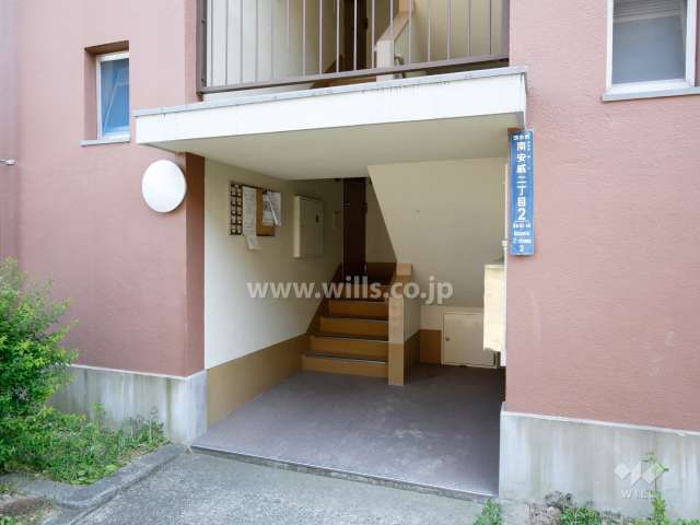 住戸出入り口（共用ポスト）