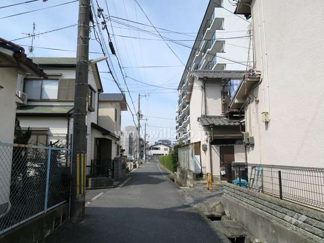 敷地北側の前面道路