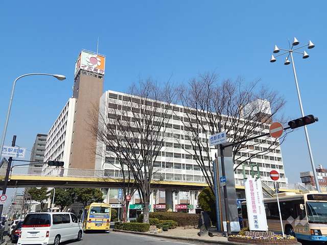 敷地南側は駅前のバス乗り場です。