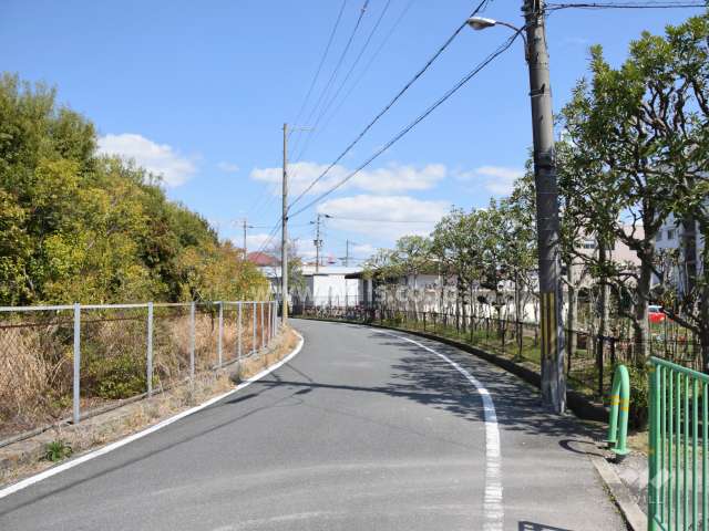 敷地北側の前面道路