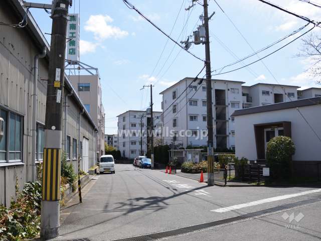 敷地東側の前面道路