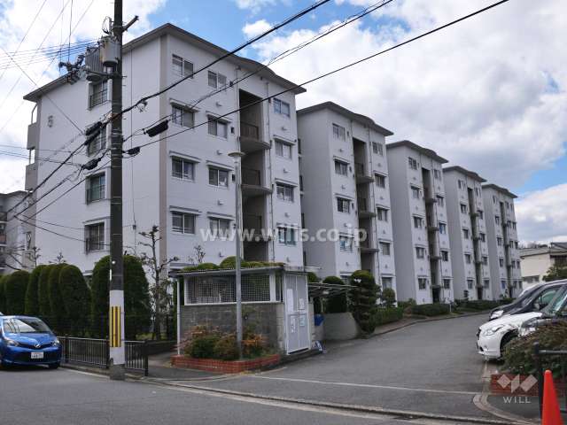 茨木上穂積団地5号棟の外観(北東側から)