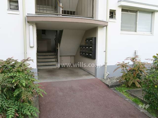 住戸出入り口（共用ポスト）