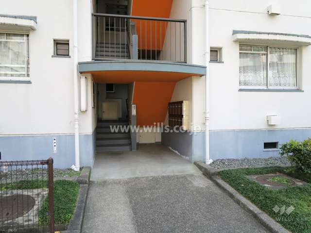 住戸入り口（共用ポスト）