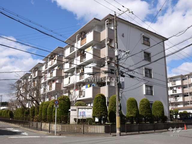 茨木上穂積団地4号棟の外観(南東側から)