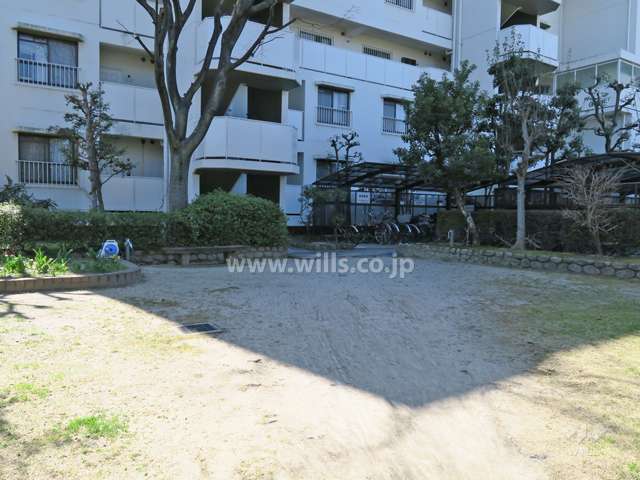 敷地内北東側に公園があります