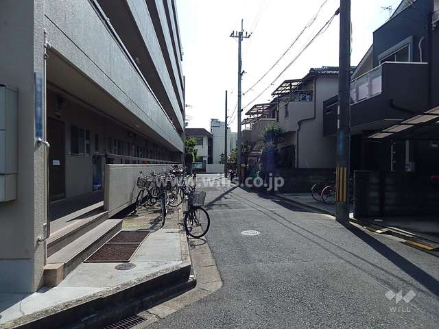 敷地北側の前面道路