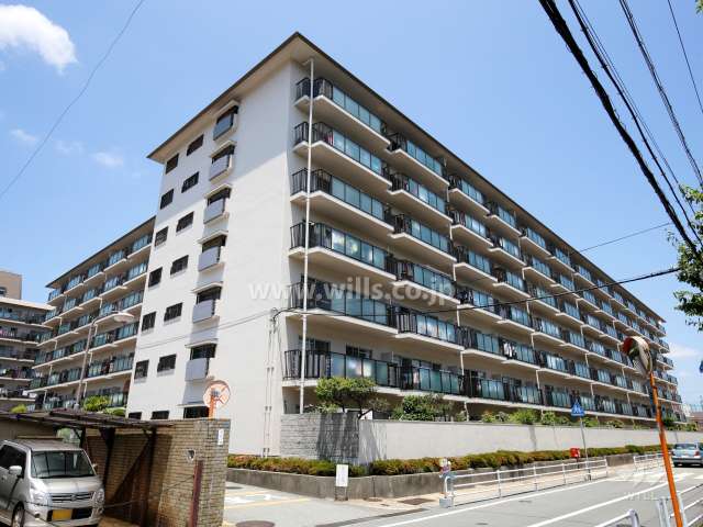 ローレルハイツ宝塚1号棟の外観（南西側から）