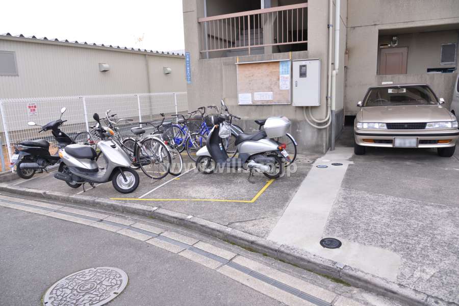 エントランスと駐輪場