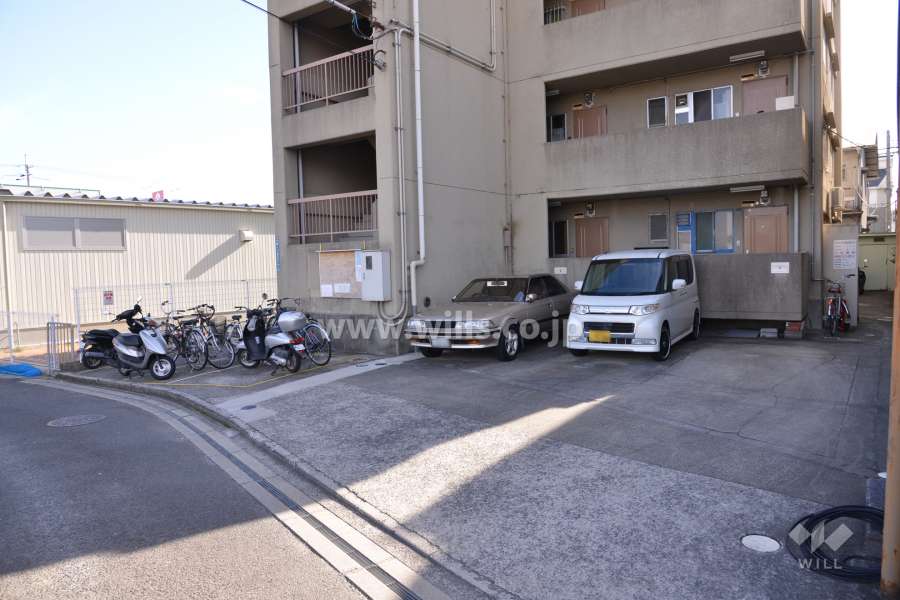 敷地内駐車場（屋外平面式）