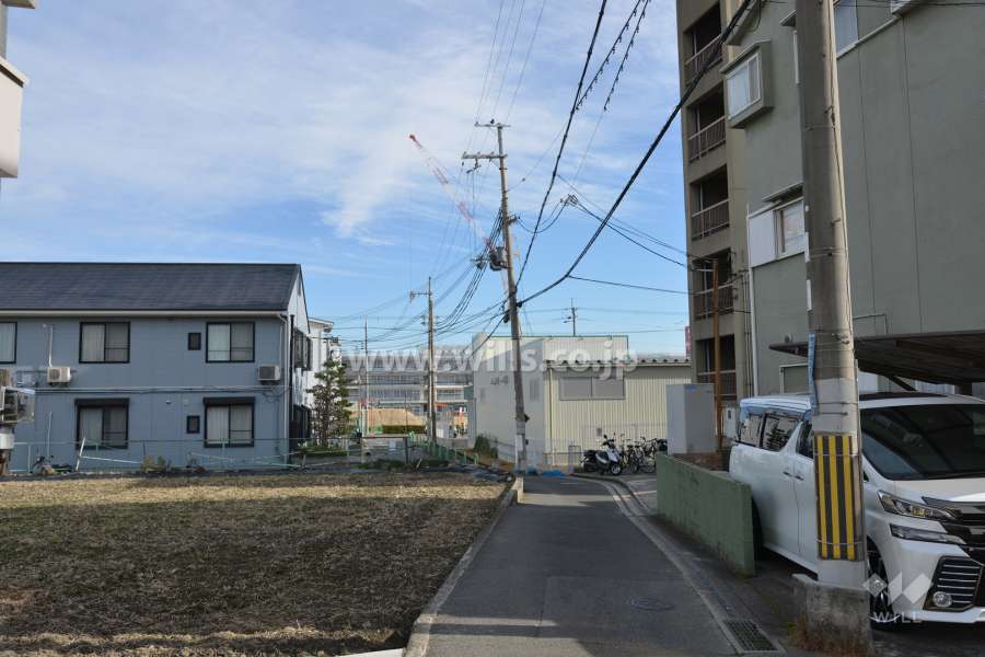 敷地北側の前面道路