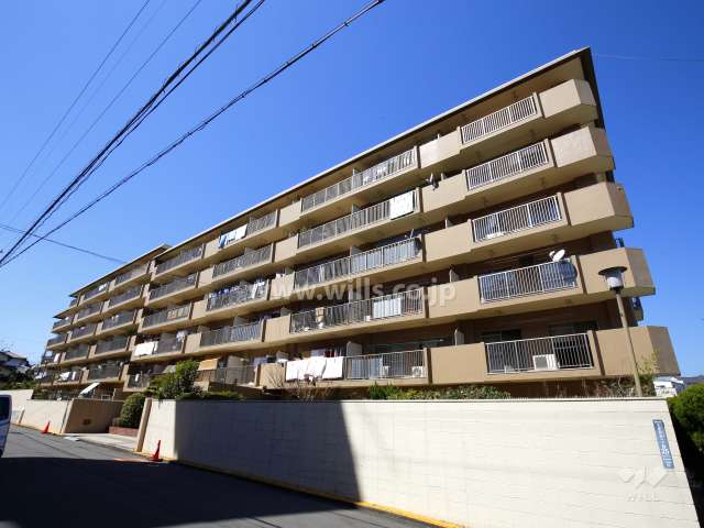 茨木春日丘グリーンハイツＢ棟の外観（南東側から）
