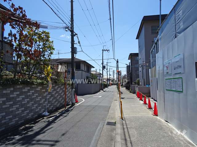 敷地東側の前面道路