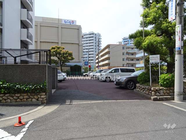 駐車場出入り口