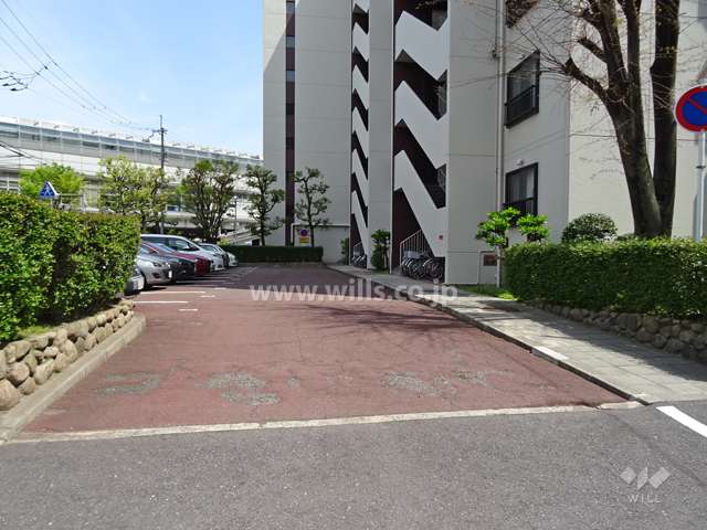 駐車場出入り口