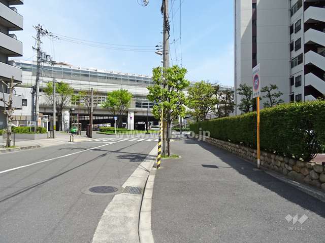 敷地北側の前面道路