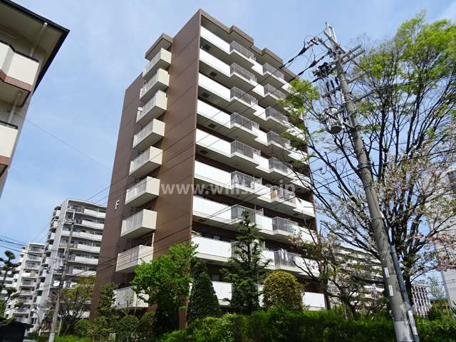 阪急南茨木ハイタウン駅前高層住宅F棟の外観（南西側から）