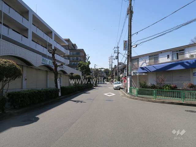 敷地北側の前面道路