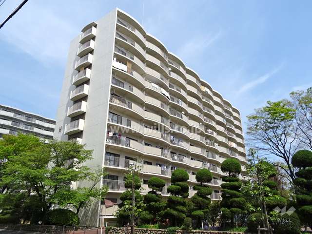 阪急南茨木ハイタウン駅前高層住宅H棟の外観（南西側から）