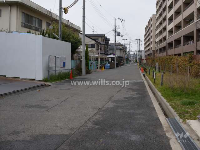 敷地南側の前面道路