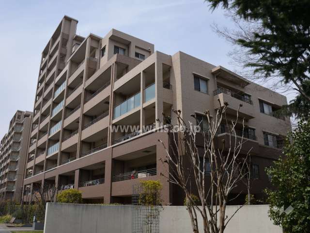 ステイツグラン茨木D棟の外観(南東側から)