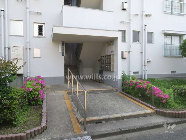住戸入り口（共用ポスト）