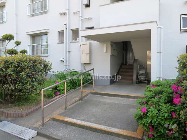 住戸入り口（共用ポスト）