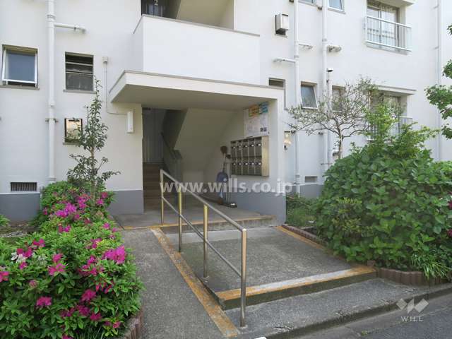 住戸出入り口（共用ポスト）