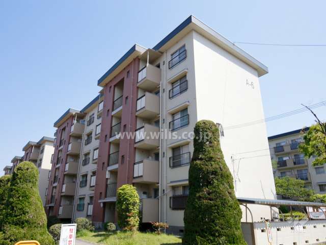 茨木安威団地A-6棟の外観（北西側から）