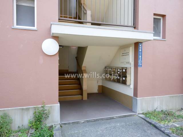 住戸出入り口（共用ポスト）