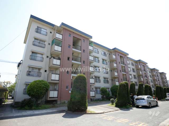 茨木安威団地A-7棟の外観（北東側から）