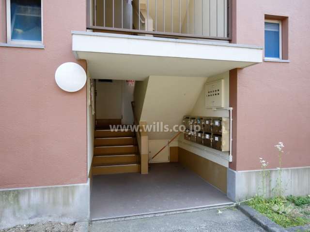 住戸出入り口（共用ポスト）