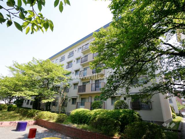 茨木安威団地A-10棟の外観（北西側から）