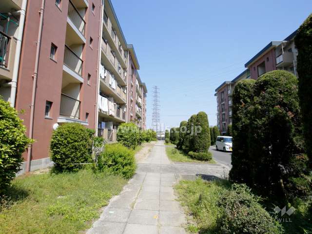 A-10棟南側の通路