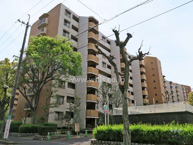 白川高層住宅10号棟の外観（北西側から）