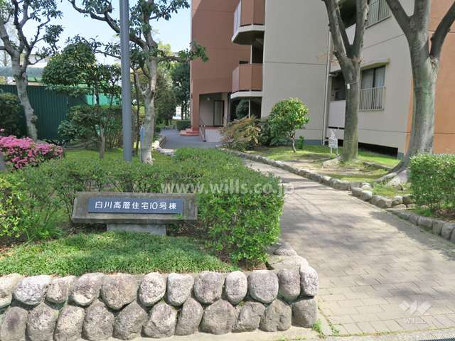 敷地入り口