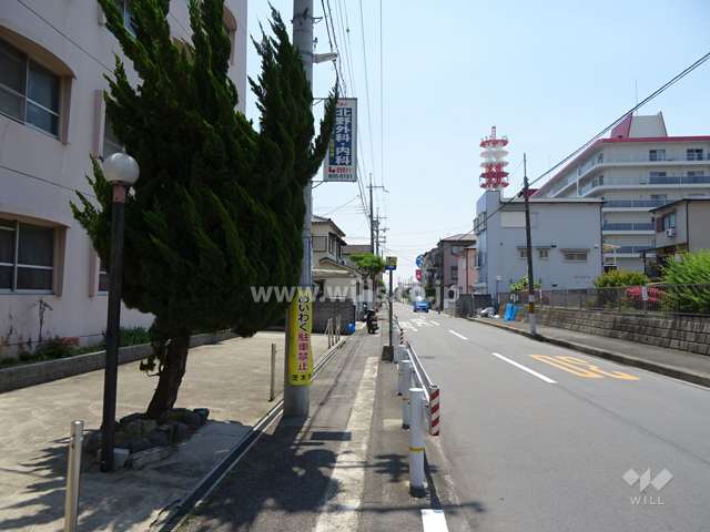 敷地の西側前面道路
