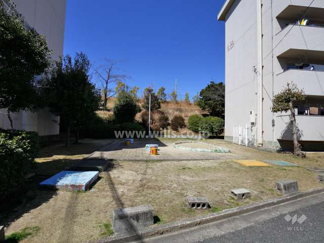 A25棟の東側の公園（遊び場）