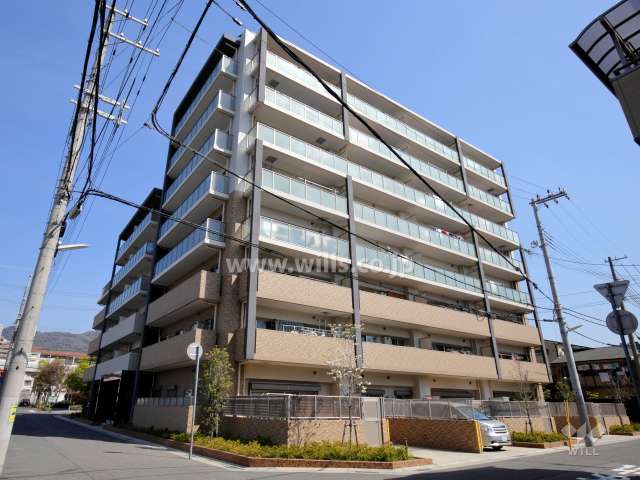 プレサンスロジェ東灘青木の外観（南西側から）