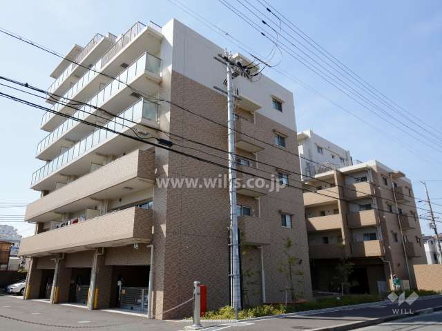 プレサンスロジェ東灘青木の外観（北東側から）