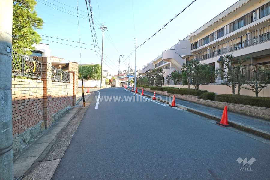 敷地北側の前面道路