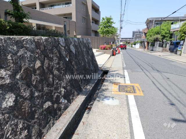 敷地北東側の前面道路
