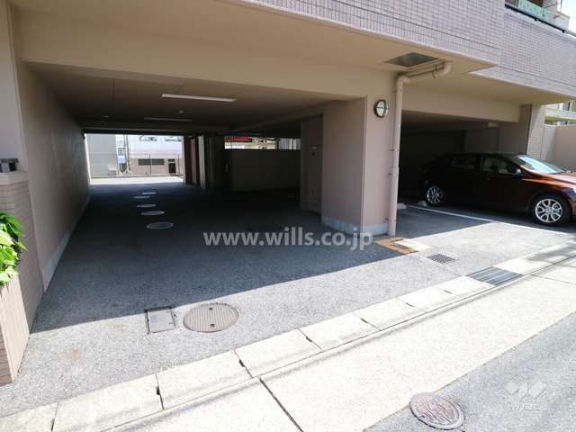 駐車場出入り口