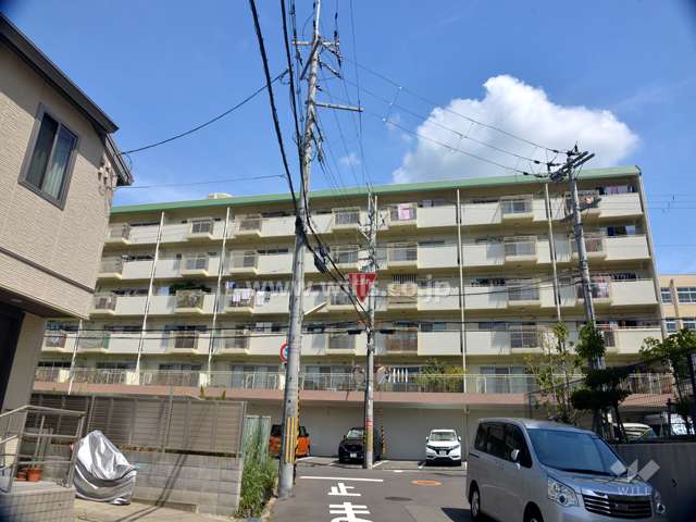 イトーピア高槻松が丘の外観（南側から）