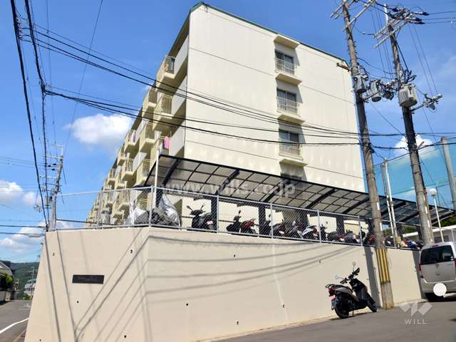 イトーピア高槻松が丘の外観（東側から）