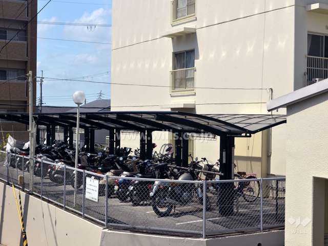 駐輪場とバイク置場